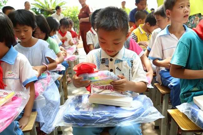 益點(diǎn)愛心 點(diǎn)亮世界