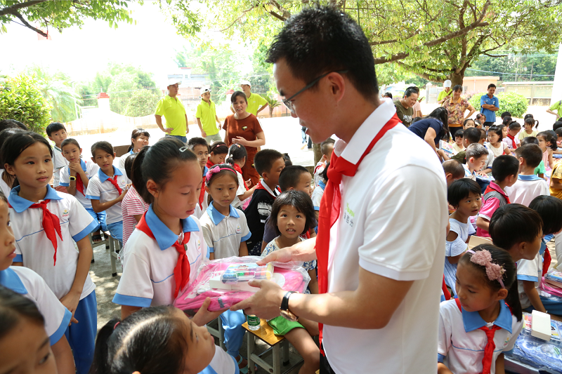 益百分?jǐn)y手深圳市關(guān)愛行動(dòng)基金亮相99公益節(jié)